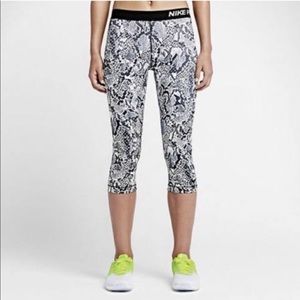 Nike Pro Cropped Grey Snakeskin Active Leggings